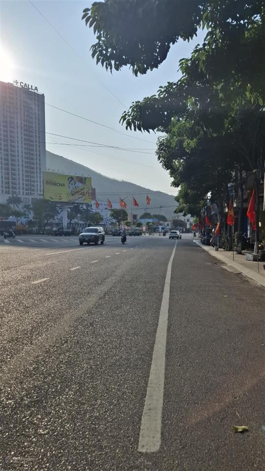 Bán khách sạn view biển 4 sao vip mặt tiền đường xuân diệu, quy nhơn giá bán 250 tỷ