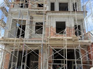 Bán 2 căn nhà đang hoàn thiện hẻm ô tô đường cầu bè giá 4 tỷ 850 có sân để ô tô rộng rải.