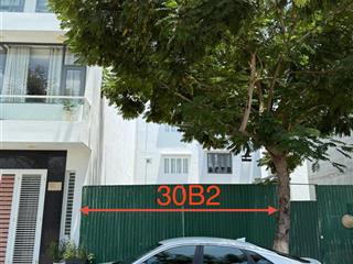 Bán lô đất đường b2 khu đô thị vcn phước long 1 giá 5 tỷ 950, lô sạch cạnh đường thích quảng đức.