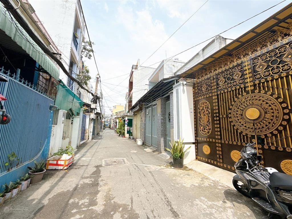 Hẻm 6m xe hơi ra vào đường gò dầu 5x18m, vuông vắn, nhà cấp 4 đẹp như hình. gần tân quý  aeon mall