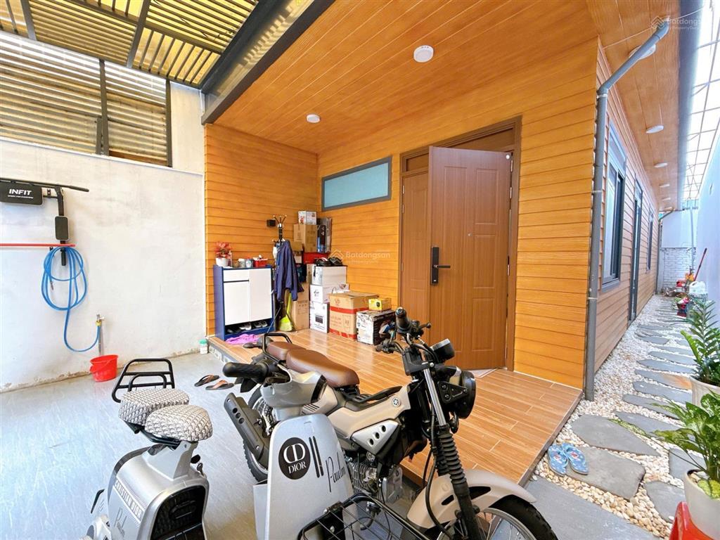 Hẻm 6m xe hơi ra vào đường gò dầu 5x18m, vuông vắn, nhà cấp 4 đẹp như hình. gần tân quý  aeon mall