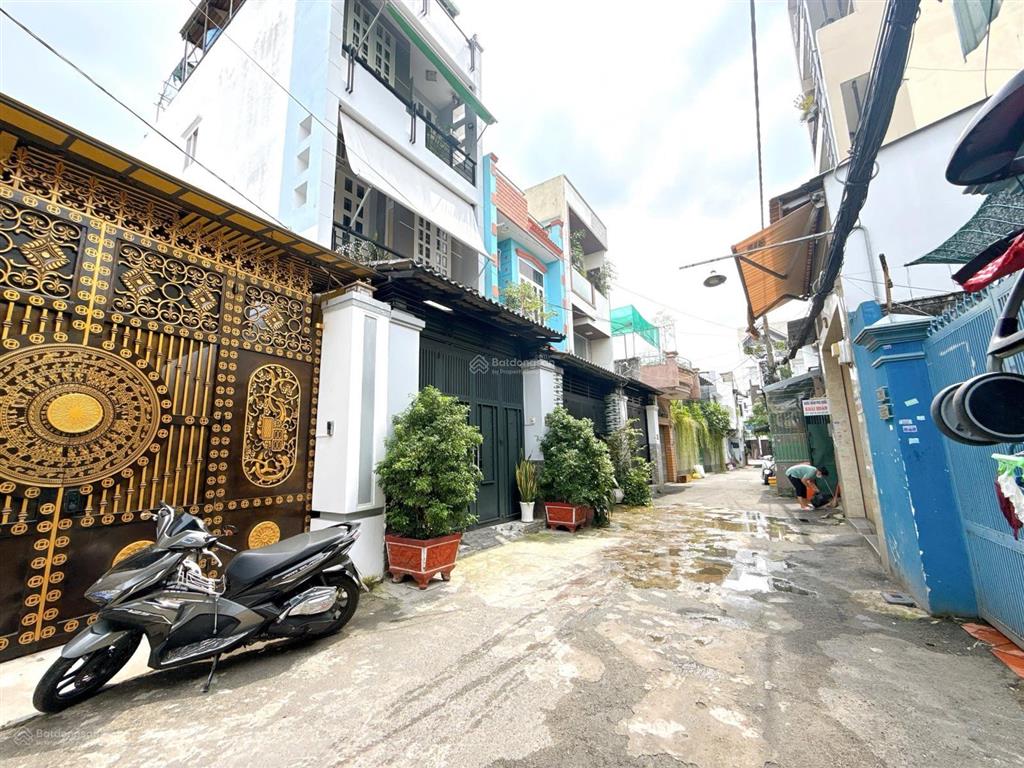 Hẻm 6m xe hơi ra vào đường gò dầu 5x18m, vuông vắn, nhà cấp 4 đẹp như hình. gần tân quý  aeon mall