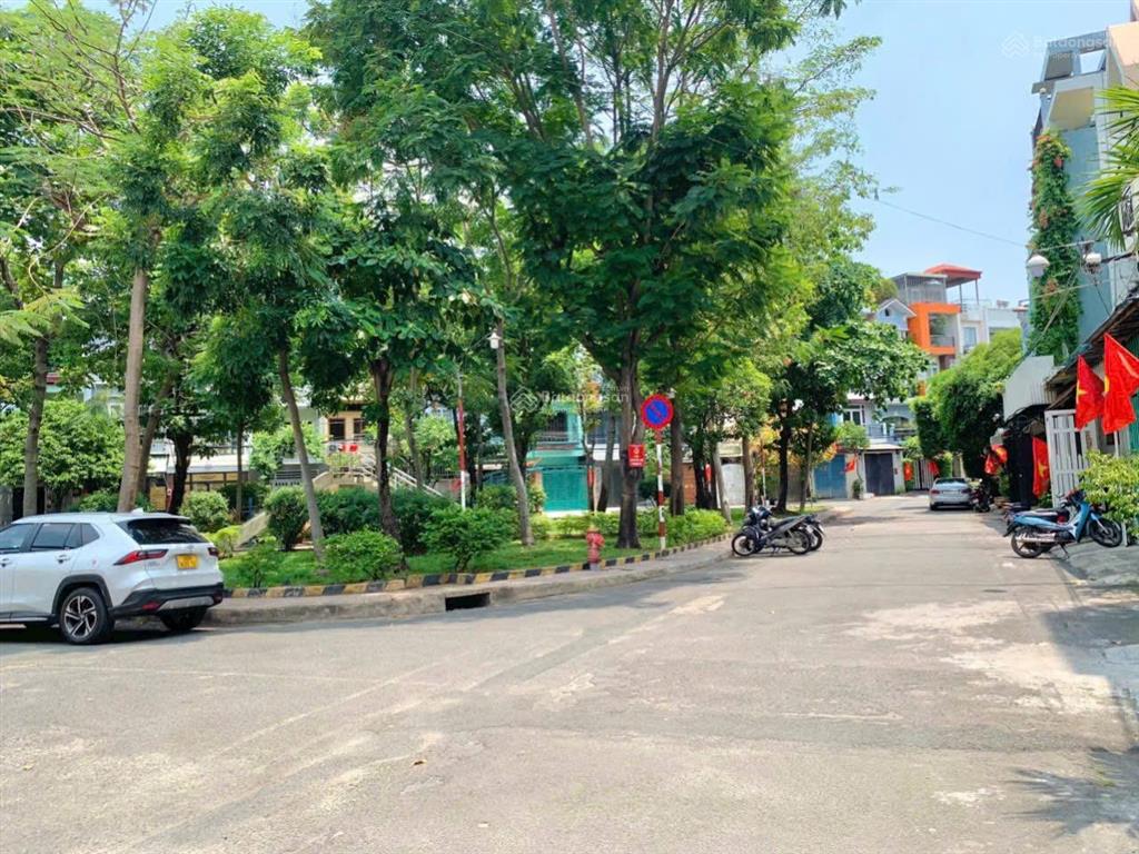 Khu vip hẻm 8m có công viên nội bộ phường tân sơn nhì 4x18m, nhà 1 trệt 2 lầu, sân thượng mới đẹp