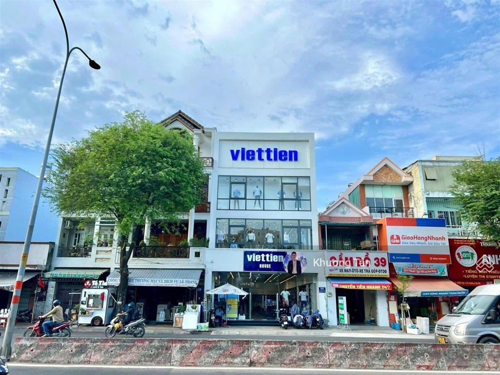 Mặt tiền lê trọng tấn 10.5x26m, vuông vắn. vị trí đẹp, sầm uất, nhiều ngân hàng và thương hiệu lớn