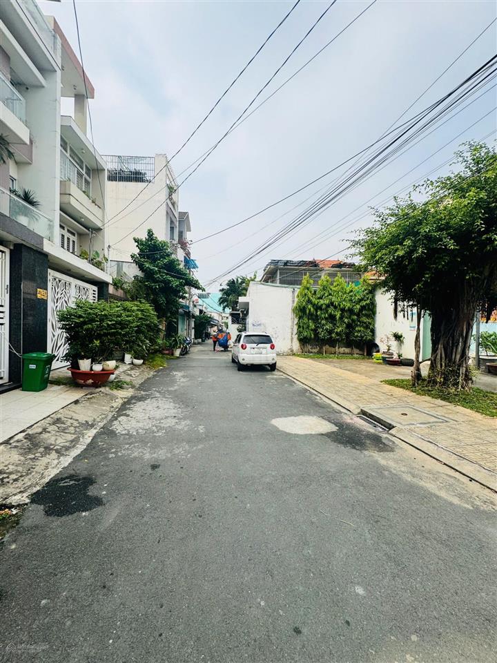 Gò dầu hẻm nhựa 8m có lề rộng, đối diện công viên nội bộ. dt 4.5x17m, vuông, nhà 4 tầng còn mới