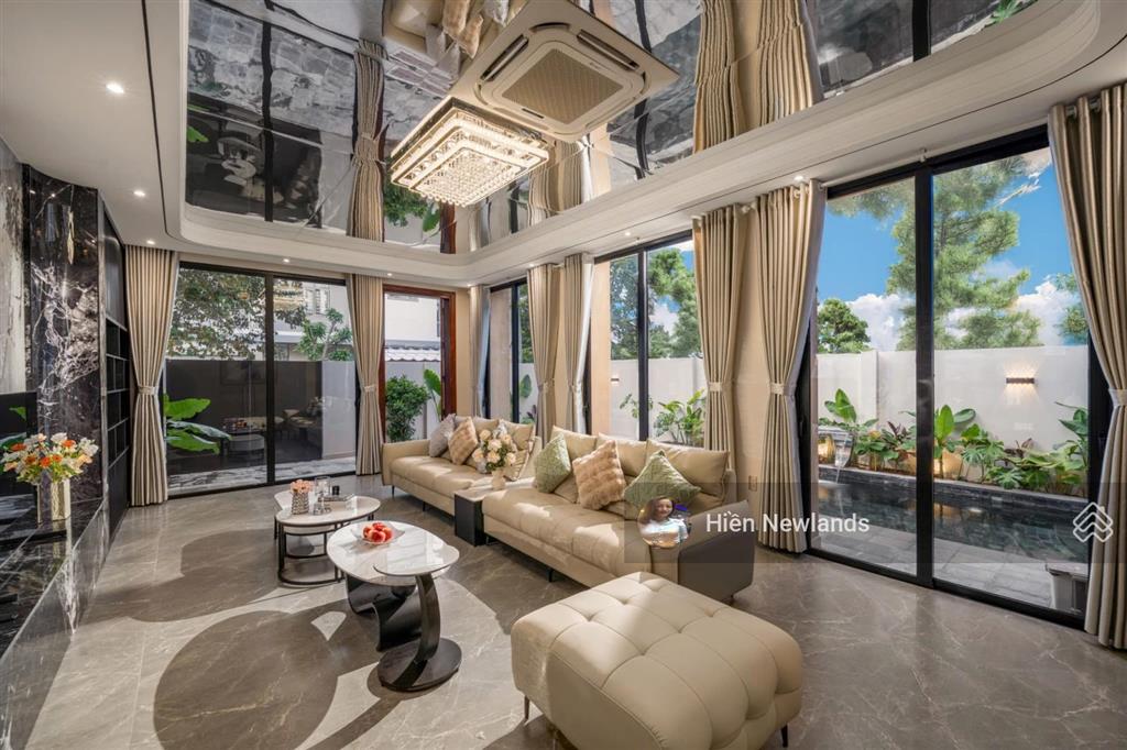 Bán căn biệt thự 200m2 x 3 tầng 6pn, có hồ bơi nội thất 5* cho thuê 70tr/th mặt tiền khu nam việt á