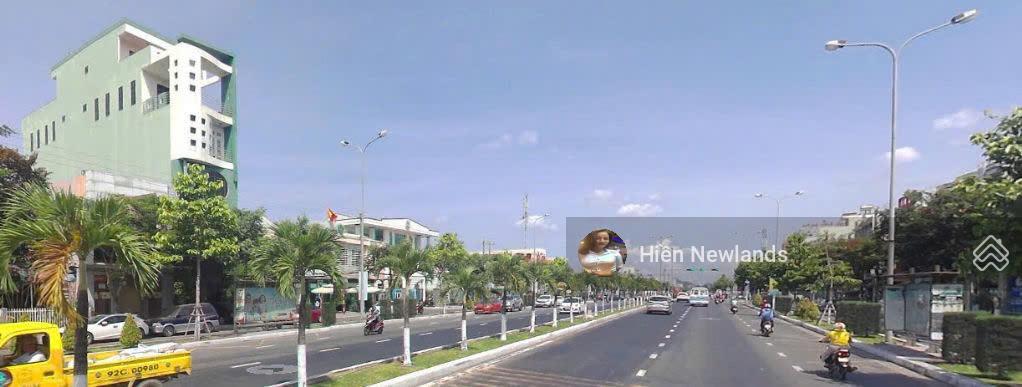 Bán lô đất 128.5m2 ngang 6,8m tặng nhà 2t, mặt tiền đường ngũ hành sơn gần phan tứ gần đh kinh tế