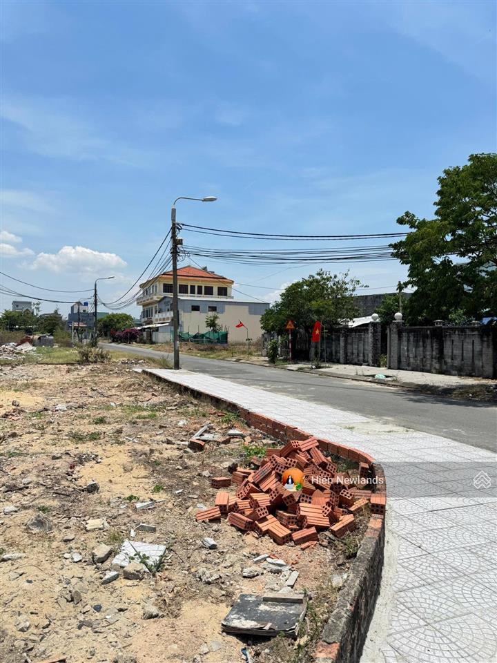 Bán lô góc 280,6m2 ngang 14m 2 mặt tiền đường nguyễn phạm tuân  đông hải 6 sát bãi biển tân trà