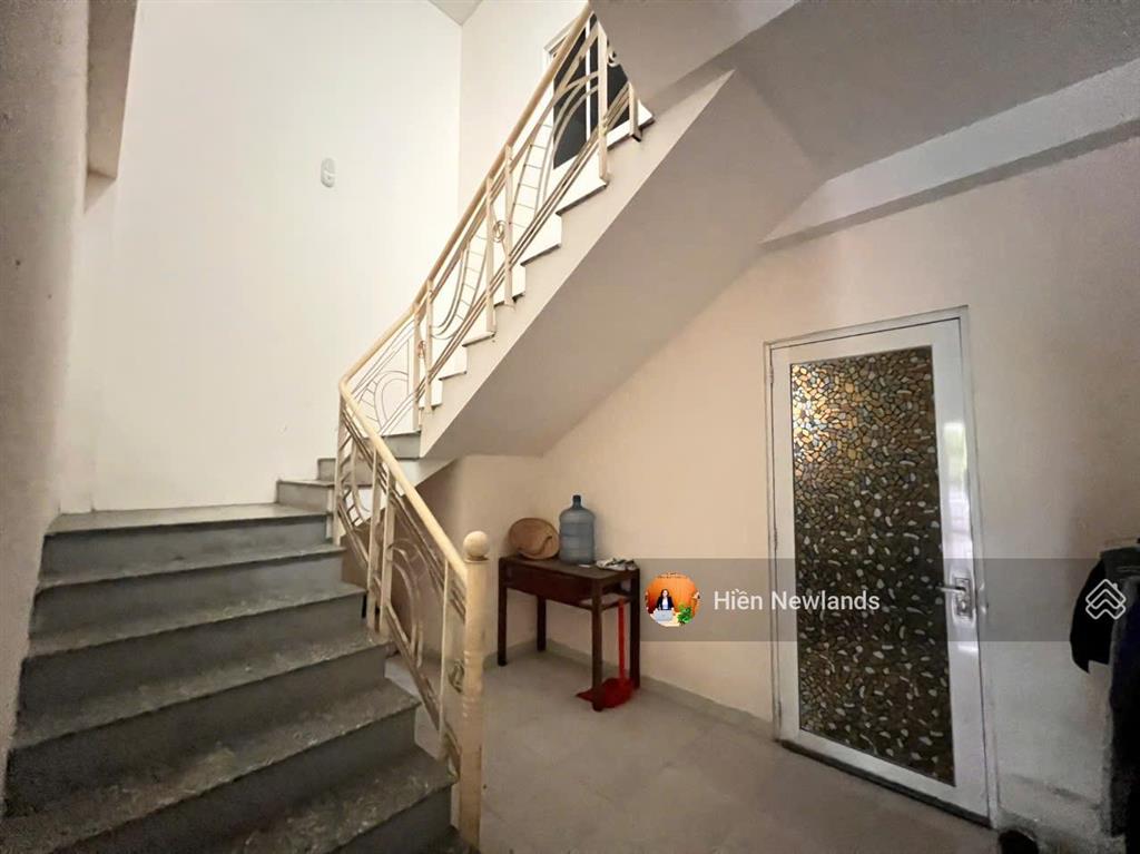 Bán nhà trọ 2 tầng 4p mặt tiền đường mỹ đa tây gần lê văn hiến và hồ xuân hương giá chỉ 8,9 tỷ