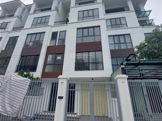 Cho thuê nhà khu đô thị hoàng thành mỗ lao,đường nguyễn văn lộc,120m * 5 tâng,mt 7m,có thang máy
