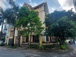 Cho thuê nhà biệt thự lô góc gần đường vạn phúc, giá 35 triệu đất 200m2 xây dựng 150m2 * 4 tầng