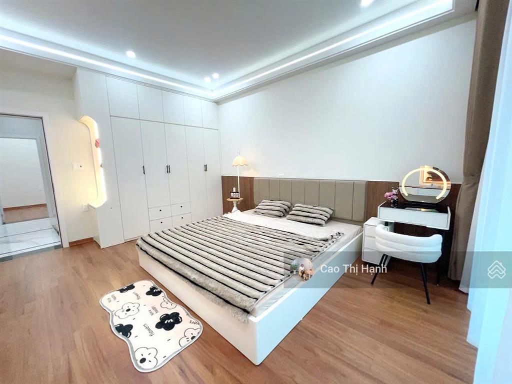 Nhà 3 mặt đường phương khê  63m2  vị trí đẹp