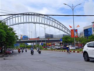 Cho thuê nhà mặt tiền 8.5m phố hồ sen. vỉa hè để xe rộng rãi, vị trí đẹp