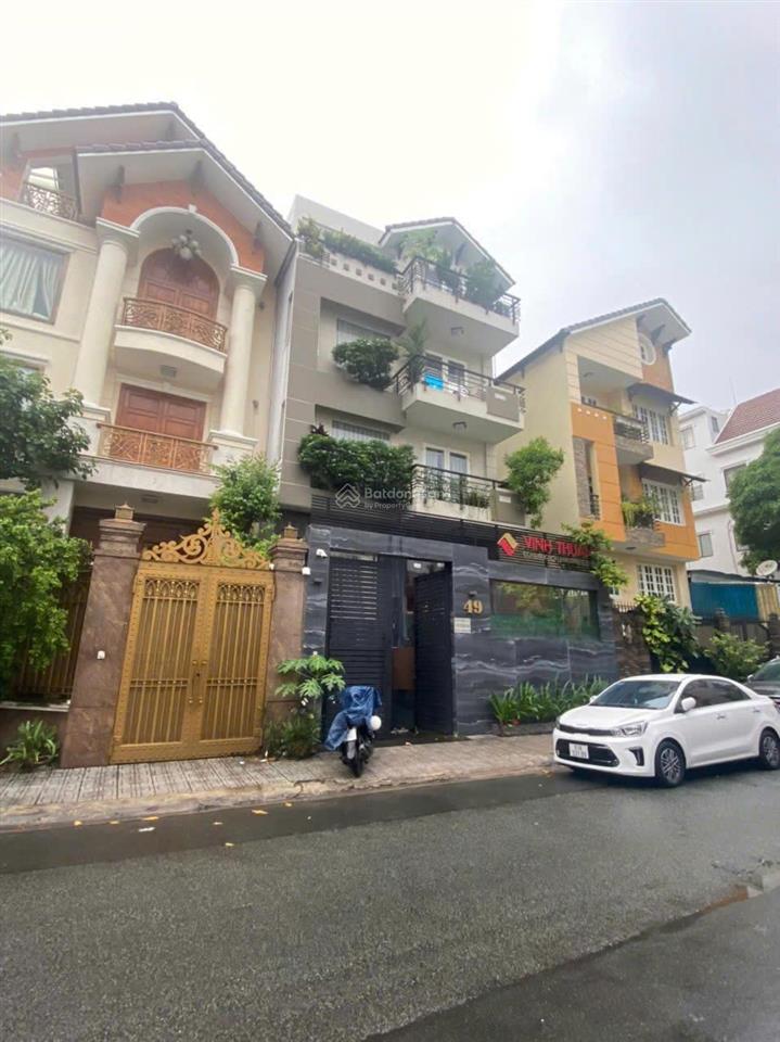 Bán nhà hẻm xe hơi 12m 134 thành thái, quận 10. dt 4.2 x18m. 5 lầu. giá chỉ 19.9 tỷ