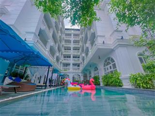 Bán khách sạn cẩm châu, trung tâm phố cổ 1032m2 giá 12x tỷ đường cửa đại 63 phòng