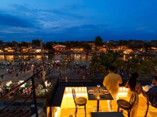 Bán nhà mặt tiền chợ đêm nguyễn hoàng 110m2 giá 12 tỷ. tặng hđ thuê 50 triệu/tháng