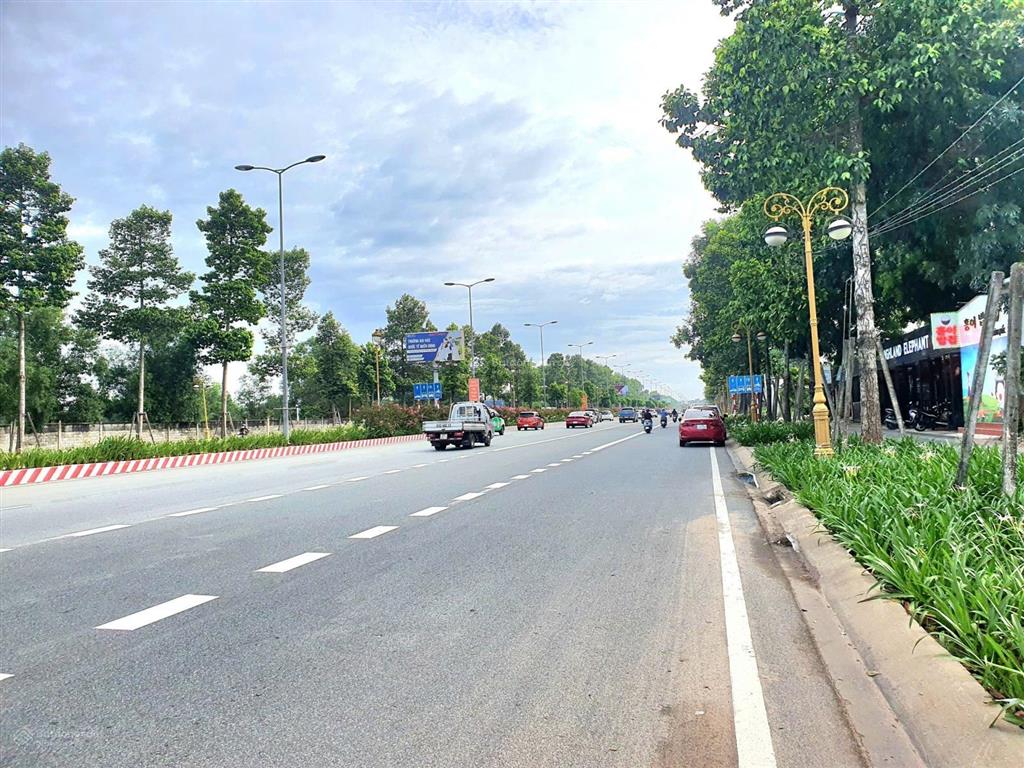 Mặt tiền đại lộ hùng vương, phú mỹ. 10x32m vị trí tuyệt đẹp kế bên showroom huyndai giá cực kỳ tốt