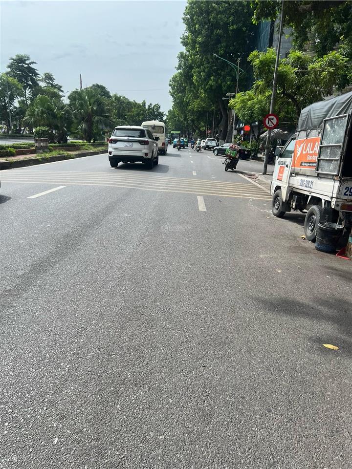 Bán nhà mặt đường bưởi 34m2 2 tầng chính chủ