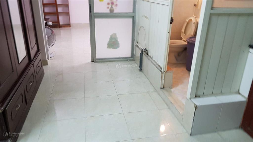 Có nhu cầu bán căn hộ tập thể a25 nghĩa tân  dt 35m2  giá bán 2,1 tỷ