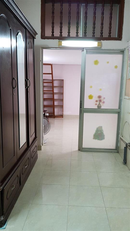 Có nhu cầu bán căn hộ tập thể a25 nghĩa tân  dt 35m2  giá bán 2,1 tỷ