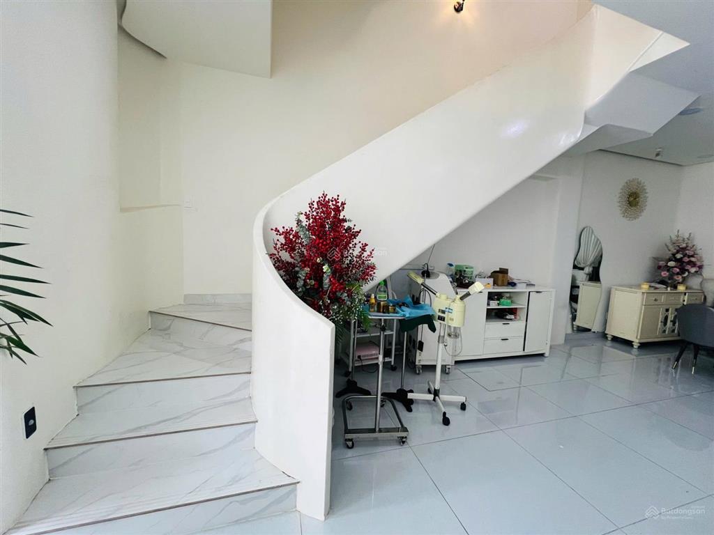 Bán shophouse tại sun casa square mặt tiền đường d4, giá siêu hời 4,5 tỷ, 100m2, 3pn, 4wc