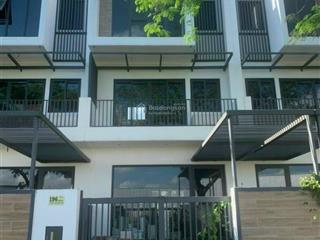 Nhà liền kề mới hoàn thiện tiện làm văn phòng sát khu công nghệ cao, quận 9