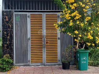 Cho thuê nhà full nội thất trong khu dân cư đường trường lưu q9