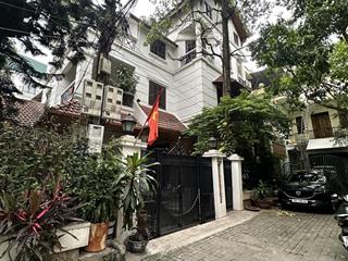 Biệt thự trung tâm cầu giấy 250m2 4 nổi 1 hầm giá cực tốt