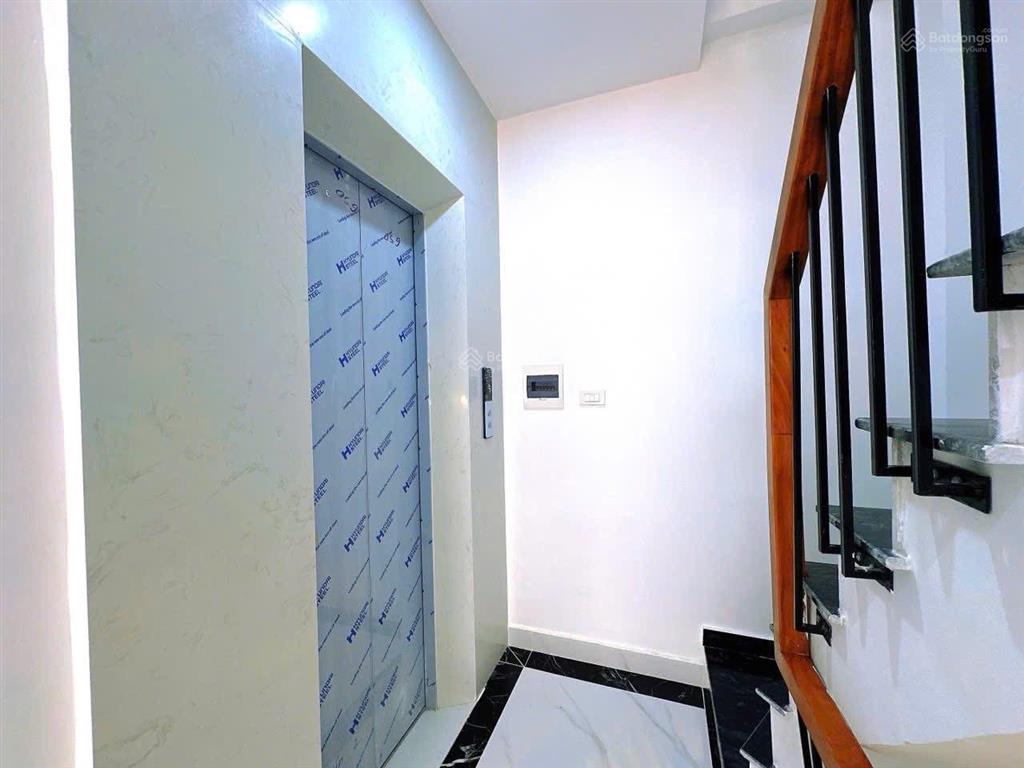 Cực hiếm, cầu giấy 6 tầng thang máy cách phố đúng 50m chỉ 11,5 tỷ