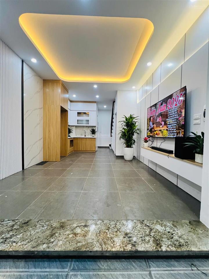 Cực hiếm, cầu giấy 6 tầng thang máy cách phố đúng 50m chỉ 11,5 tỷ