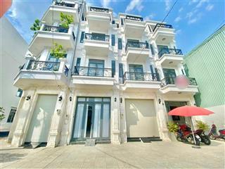Nhà phố 1 trệt 3 lầu đối diện ubnn phường bình tân. nhà mới 100%. sổ hồng riêng công chứng ngay.