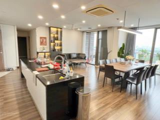 Cho thuê 3 phòng ngủ 173m2 full nội thất cao cấp view sông đẹp giá rẻ tại waterina suites