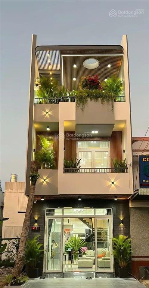 Nhà 4,5x30m xây 1 trệt 2 lầu 4 phòng ngủ 5wc, sổ hồng riêng, đường xe hơi