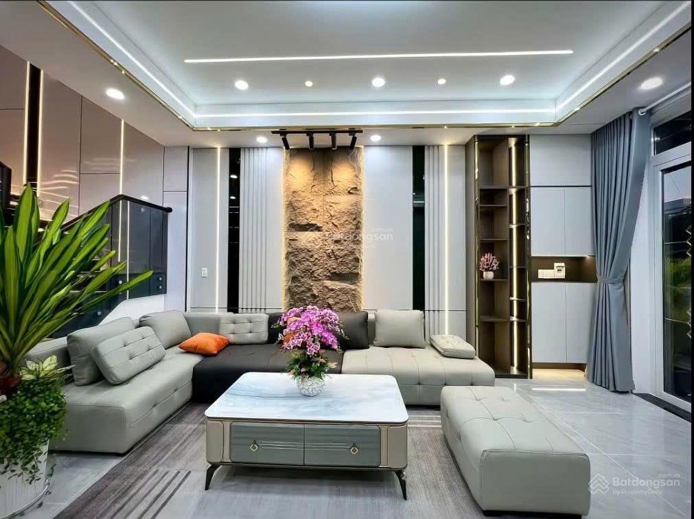 Nhà 4,5x30m xây 1 trệt 2 lầu 4 phòng ngủ 5wc, sổ hồng riêng, đường xe hơi