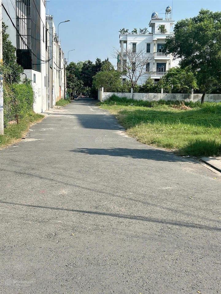 Đất trung tâm thủ dầu một dt 5x30m,giá 1 tỷ 650tr,sổ sẵn, đường xe hơi