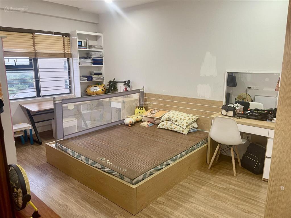 Bán căn 3pn, 2wc s = 80m2 có đồ gía 5.x tỷ. dự án chung cư xuân mai complex dương nội