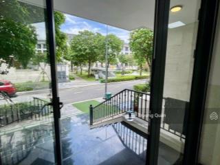 Cho thuê văn phòng tầng trệt 7*20m view công viên ngăn sẵn vách kính, đầy đủ nội thất kđt vạn phúc