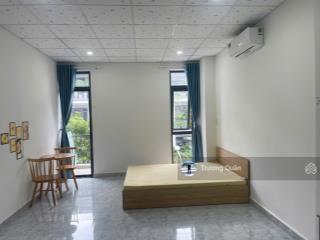 Cho thuê căn hộ 1 phòng ngủ full nội thất,ban công siêu thoáng có thang máy,hầm xe kđt vạn phúc