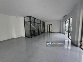 Nhà mới bàn giao ngay (trệt + 2 lầu) dtsd ~ 360m2 góc 2mt hoàn thiện trống đầy đủ máy lạnh giá tốt