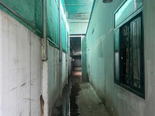 Cần bán lô đất tặng luôn kho và nhà cấp 4 trên đất. dt 300 m2 có gần 150 m2 odt, cách sông sg 400m.