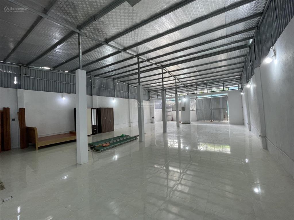 Cho thuê kho xưởng trần điền 200 m2, mái cao 5  6m, vuông vắn, xe tải 5 tấn đỗ cửa