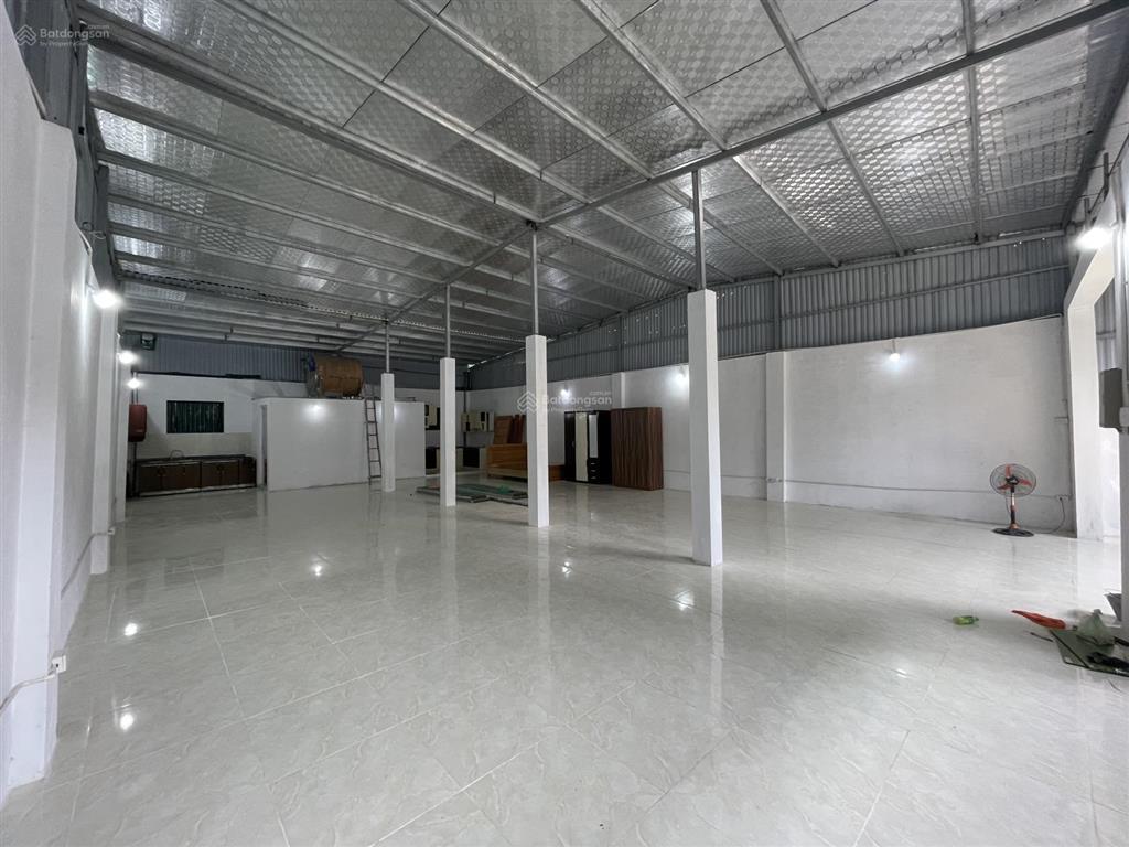 Cho thuê kho xưởng trần điền 200 m2, mái cao 5  6m, vuông vắn, xe tải 5 tấn đỗ cửa