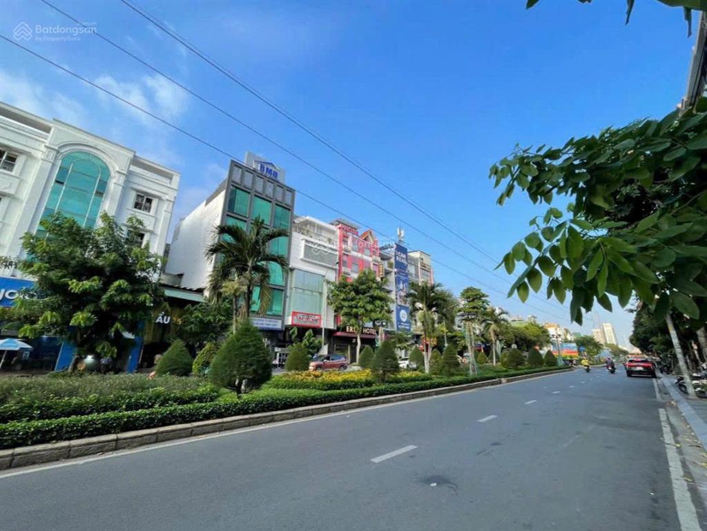 Bán mặt tiền hàng hiệu phan xích long , phú nhuận 125 tỷ.