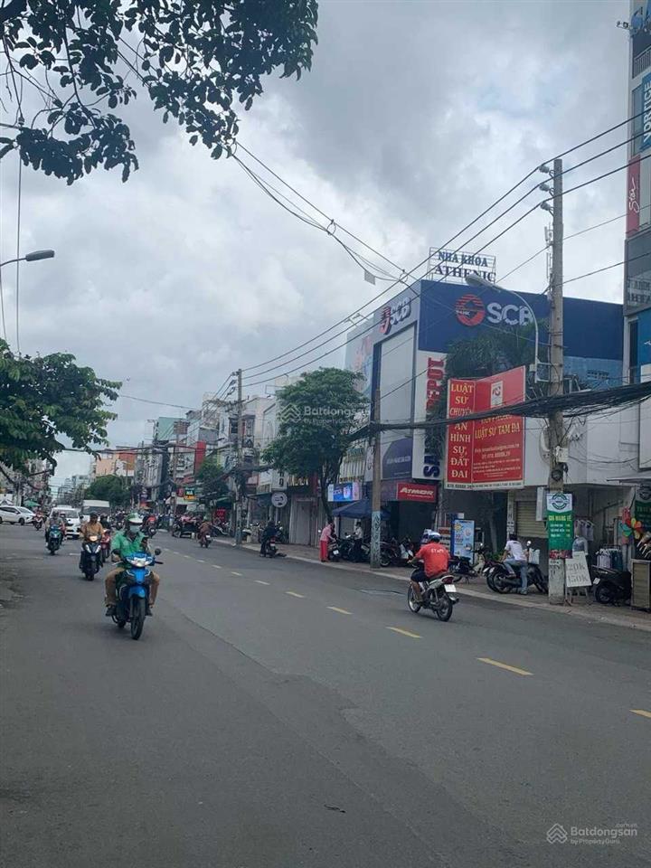 Siêu phẩm mt cách mạng tháng 8 (đoạn đẹp)  7x30m  xd h + 7t  hdt 200tr/tháng  giá 40 tỷ