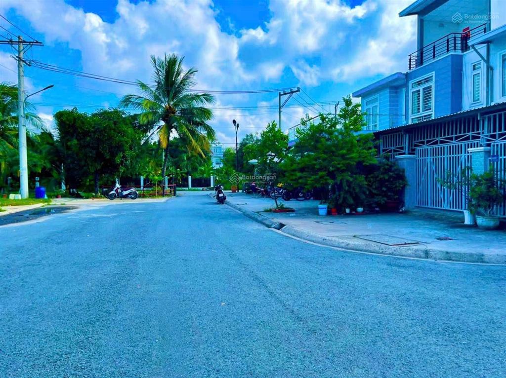 Bán nhà 1 trệt 1 lầu kdc đẹp an ninh sân oto nhà hoàn công lái thiêu thành phố hồ chí minh mới