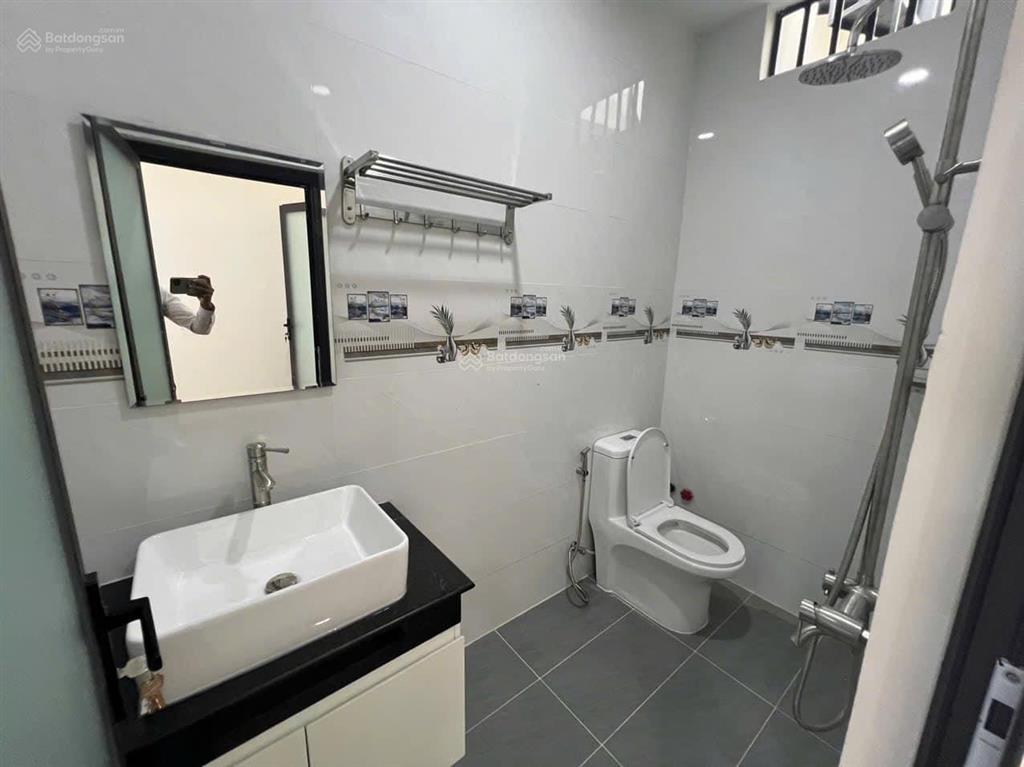 Nhà cho thuê 3 tầng, 100m², 3pn, 4wc, gần chợ (300m). giá 6 triệu/tháng.  0906 443 ***