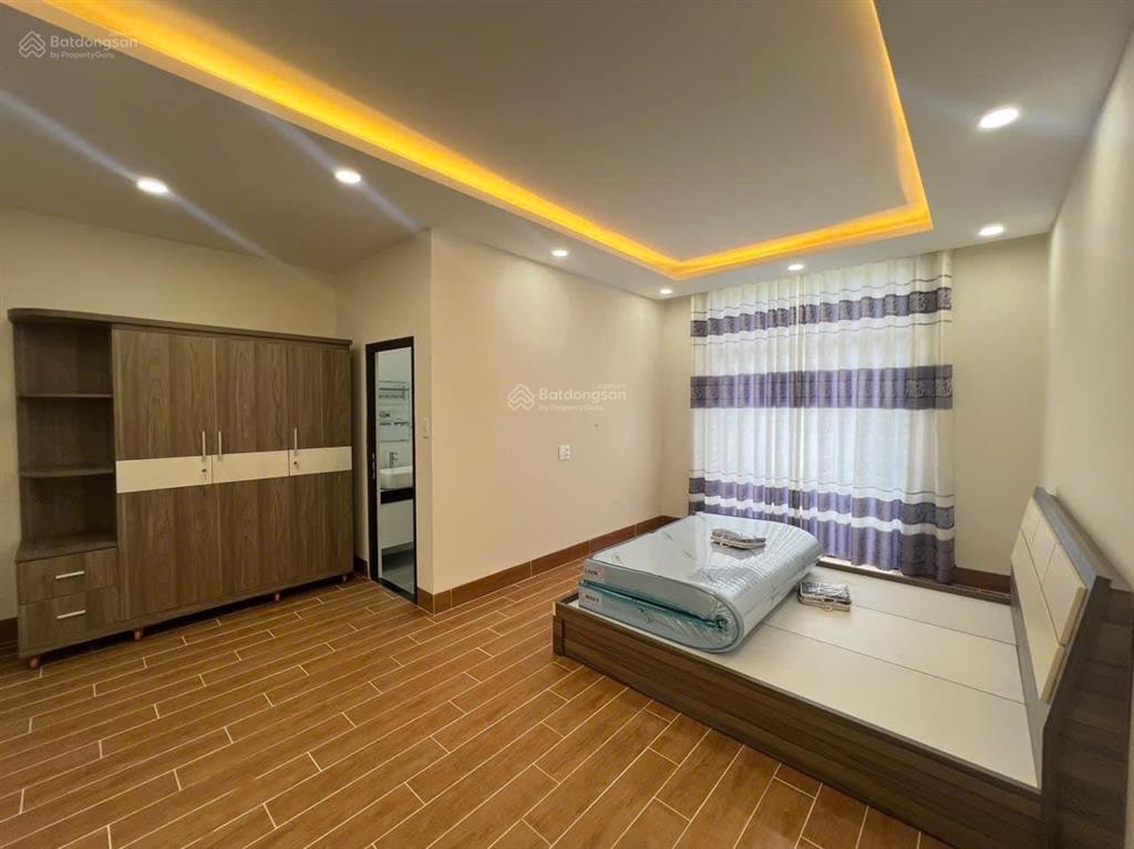 Cho thuê nhà 100m2, 3 tầng, 3 phòng ngủ 4 vệ sinh 6 triệu/tháng. cách chợ 300m chính chủ 0906 443 ***