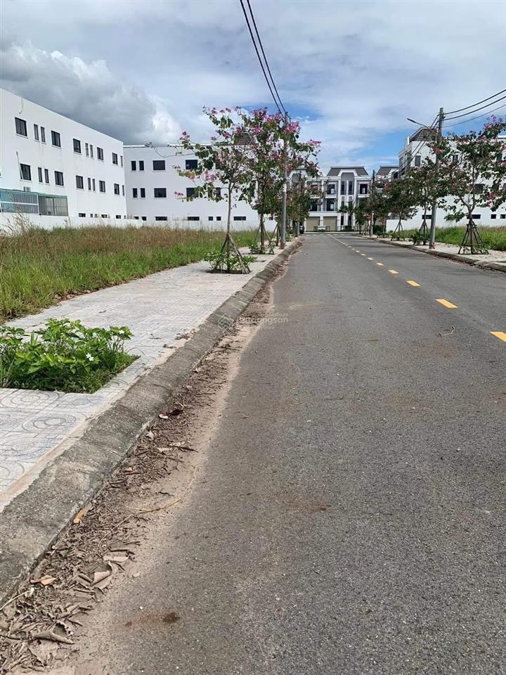 1 lô hiếm có 545 triệu 75m2 (5x15m) sổ hồng riêng công chứng ngay. chính chủ 0906 443 ***