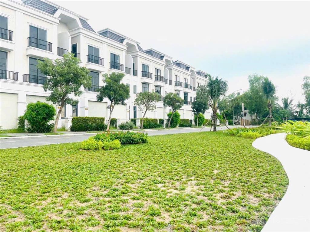 Ngộp bán lỗ căn 1 tỷ 600, 1 trệt 2 lầu, đã có sổ   0906 443 ***
