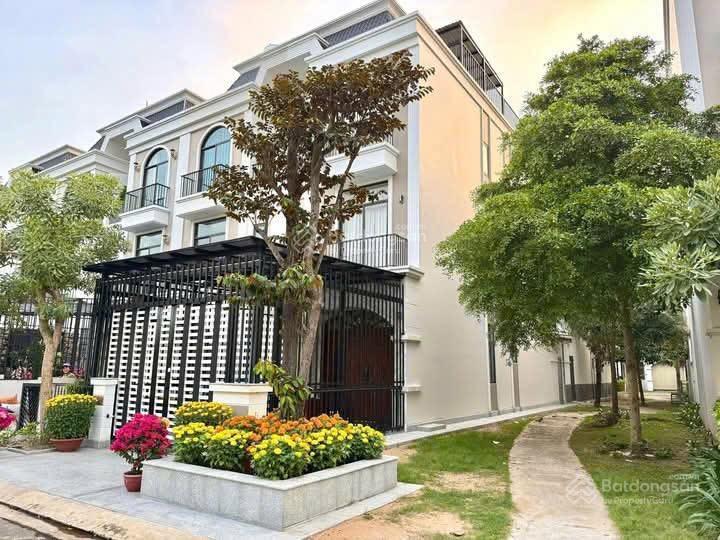 Ngộp bán lỗ căn 1 tỷ 600, 1 trệt 2 lầu, đã có sổ   0906 443 ***